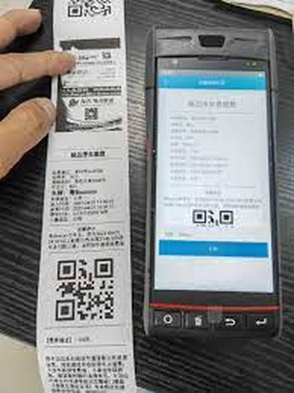 安卓手持机的行业应用 搭载4G WIFI 蓝牙 拍照 扫码 打印 二代证 测温等功能的手持PDA广泛引用于我们的日常生产作业中